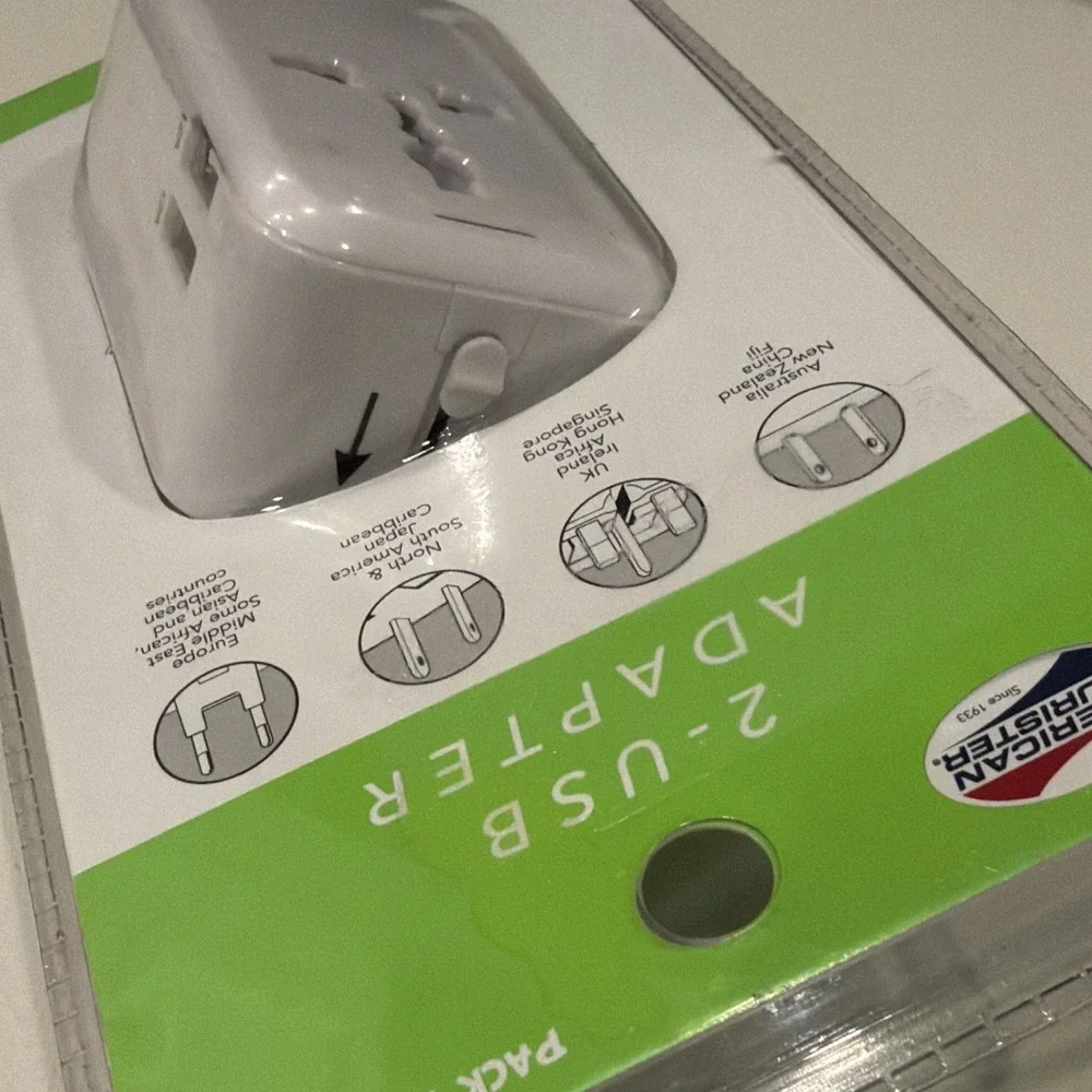 AMERICAN TOURISTER Electronics 2 USB Travel Adapter AT97-170-027-08 White NEW